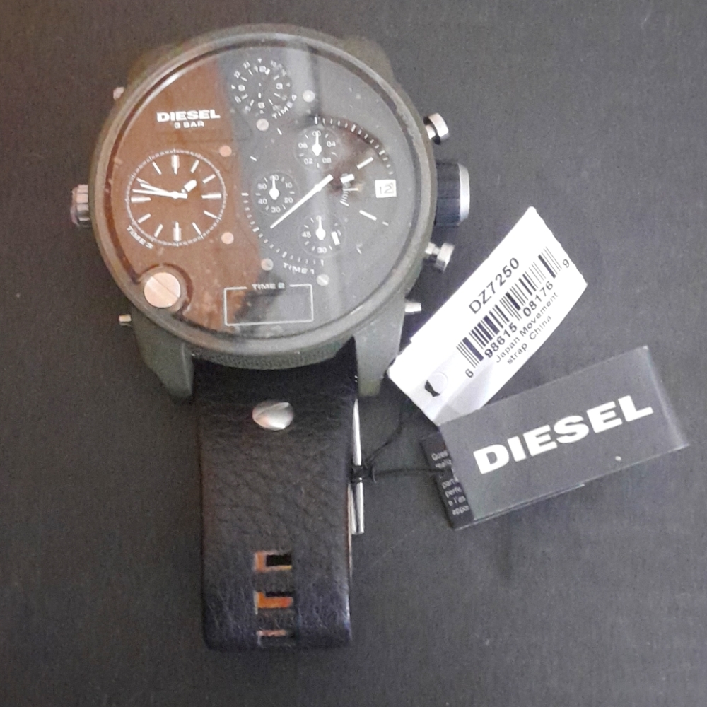 Men's Diesel Badass Oversized Chronograph Watch DZ7250 NEW